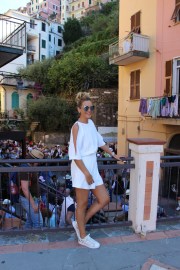 Gabriela Simion Cinque Terre Vacanta in Alb