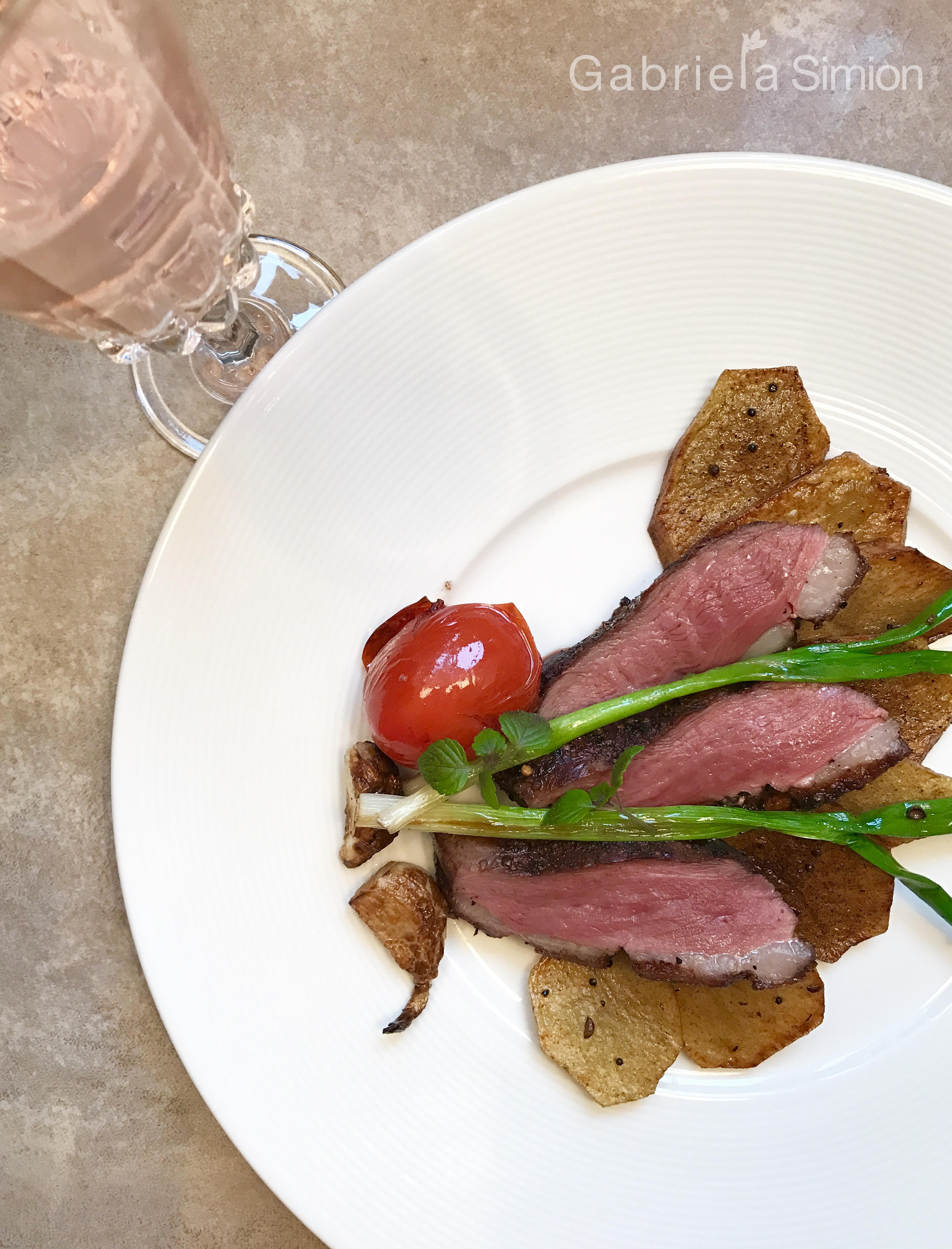 Gabriela Simion Prepara Reteta cu Piept de Rata