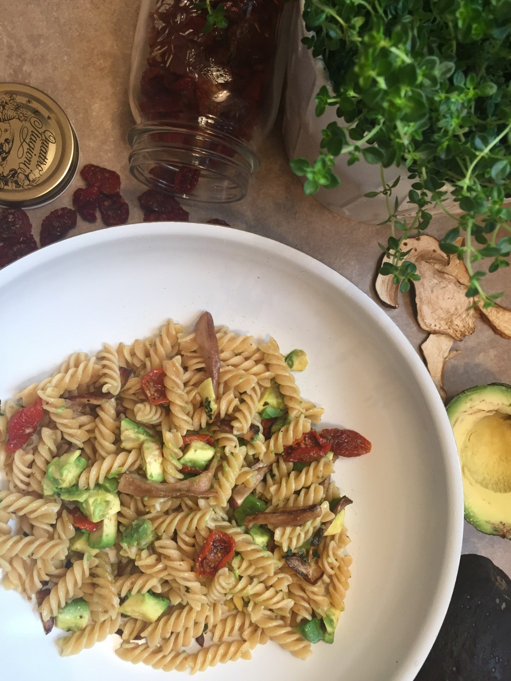 Paste cu Pomodori Secchi si&nbsp;Avocado