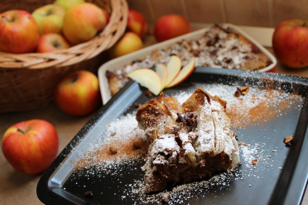 Placinta Cu Mere, Nuca si&nbsp;Scortisoara