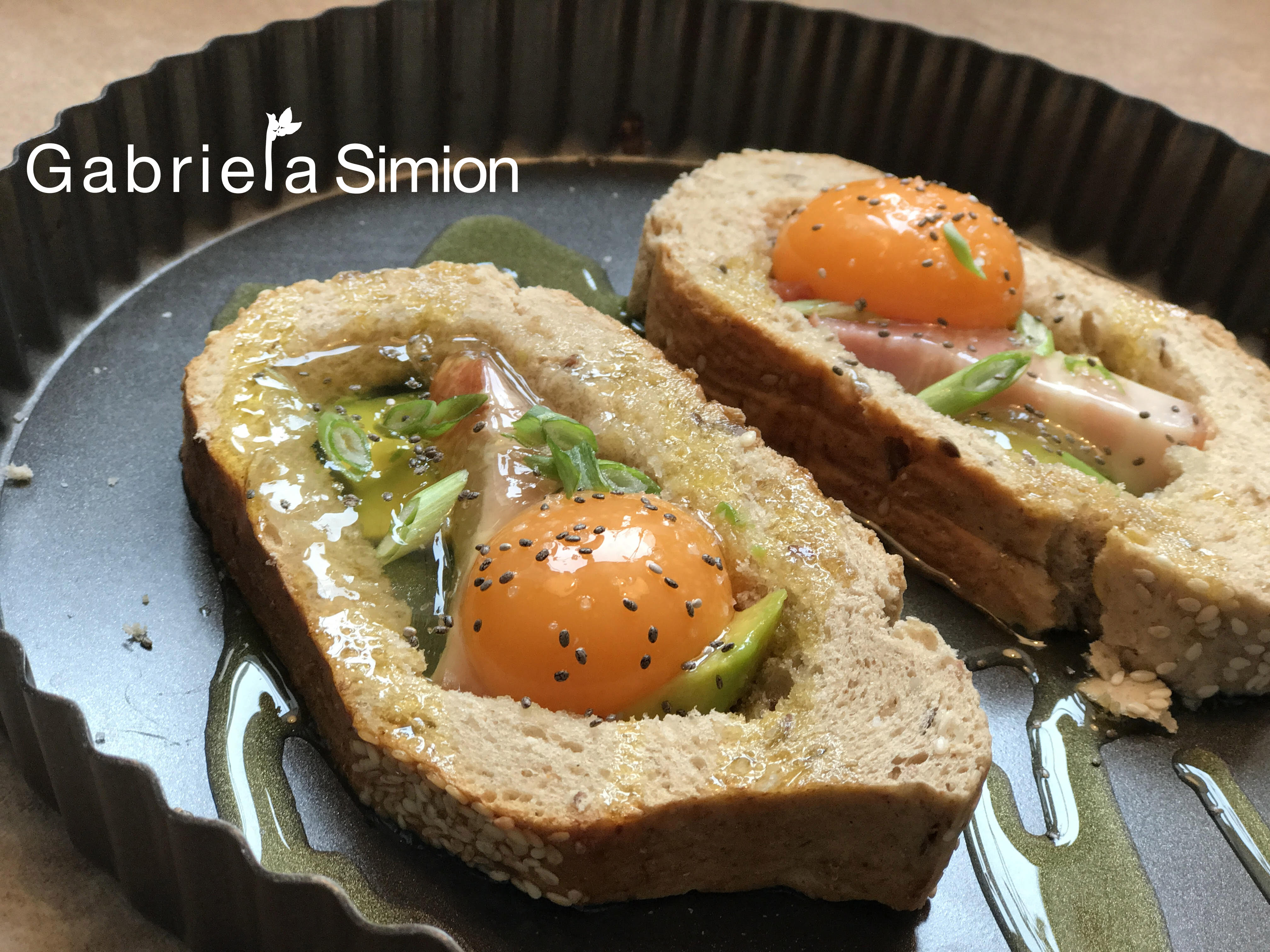 fotografii-reteta-mic-dejun-oua-in-paine-cu-bacon-si-avocado-gabriela-simion