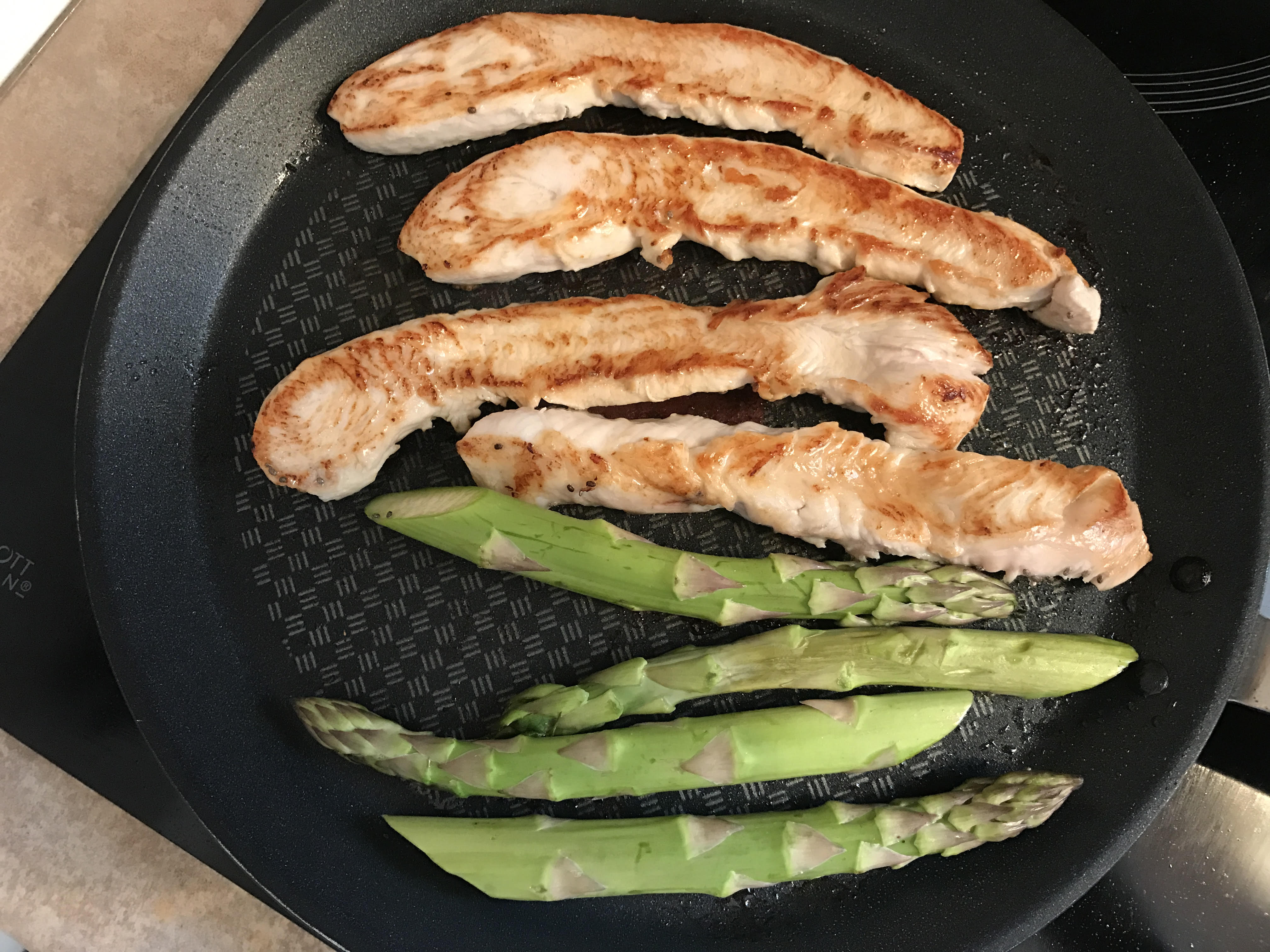 incearca-piept-de-curcan-cu-sparanghel-si-seminte-chia-gabriela-simion