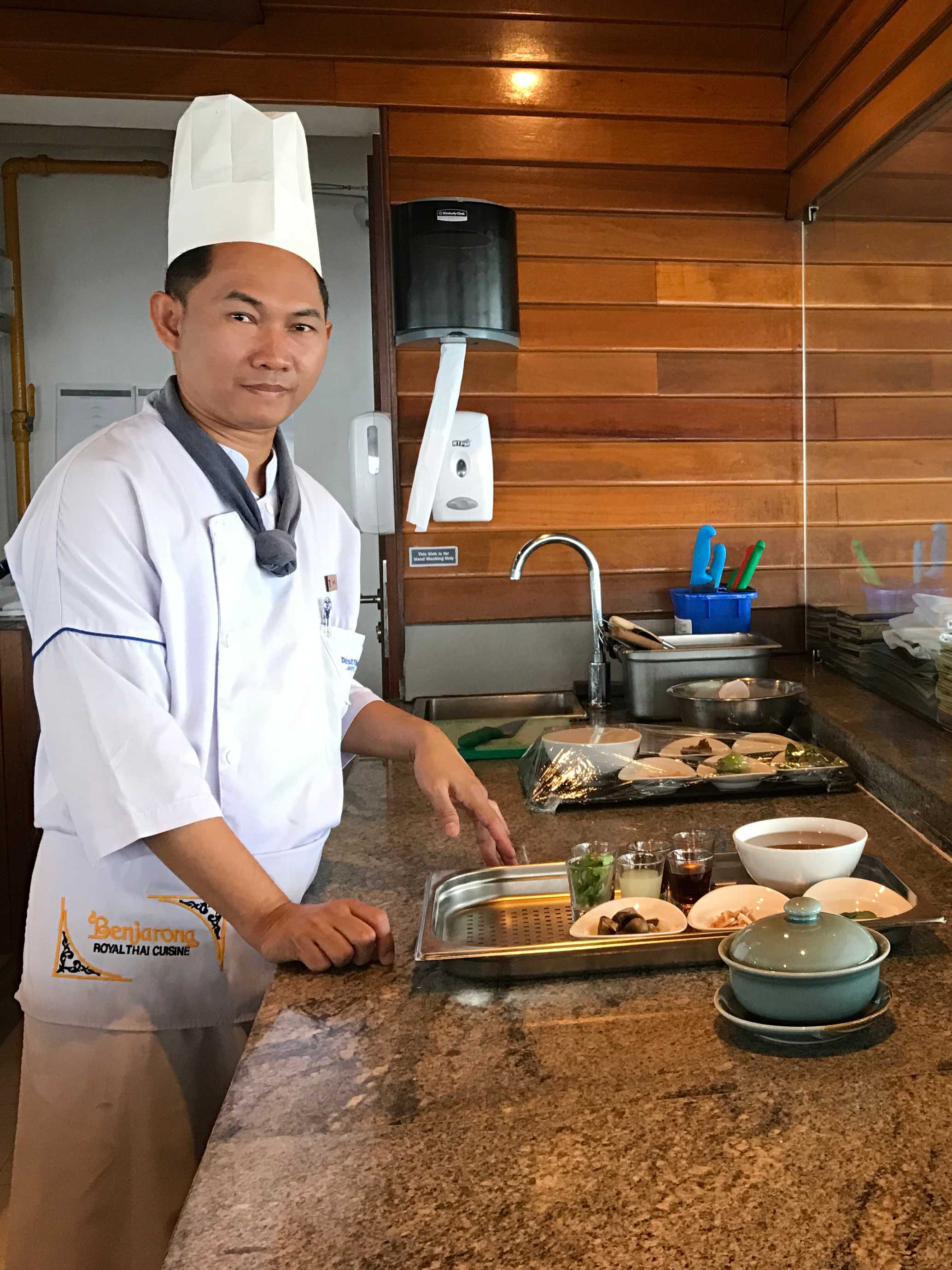 Thai Chef -Lectia de Gatit Thai in Maldive - Gabriela Simion