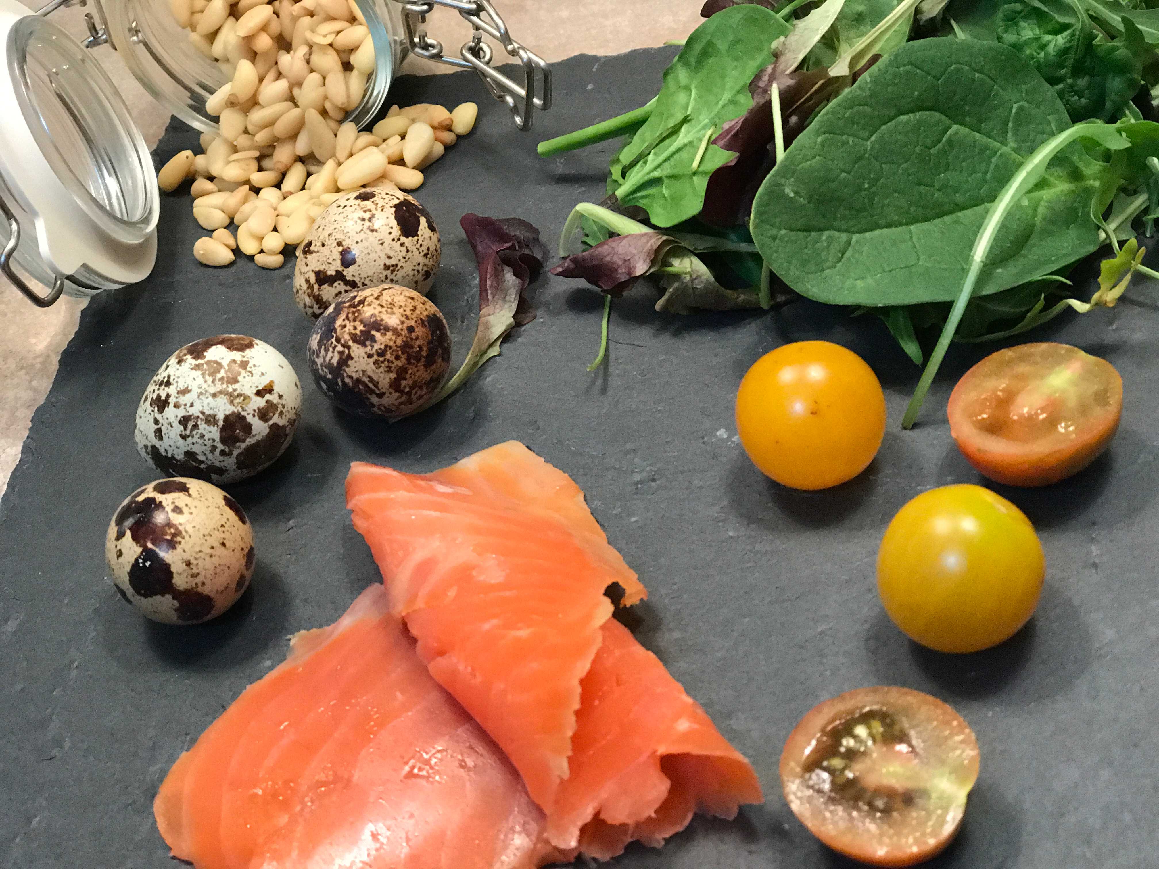 Salata cu Somon Si Oua de Prepelita Gabriela Simion