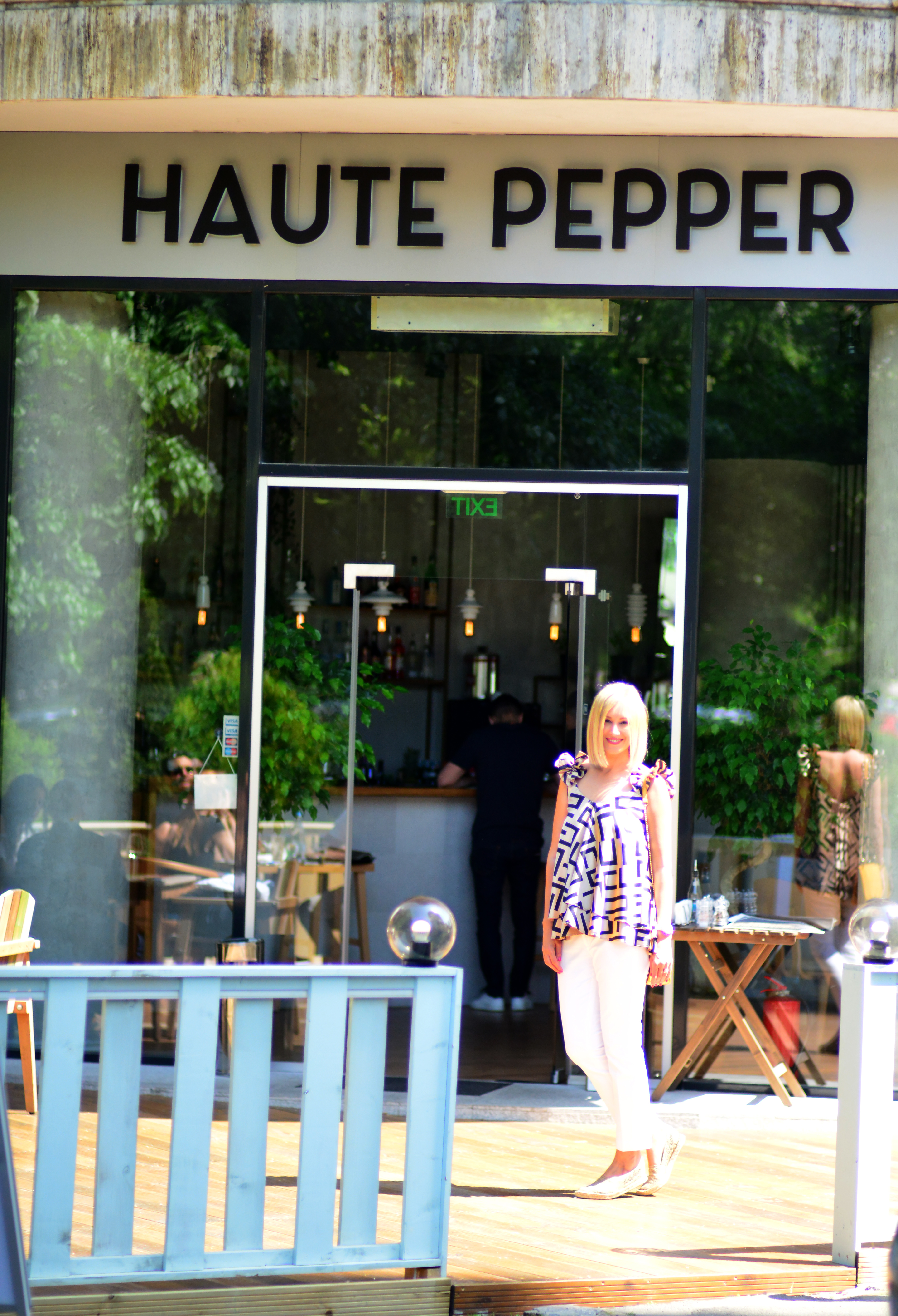 Intrare Restaurant Haute Pepper, Gabriela Simion