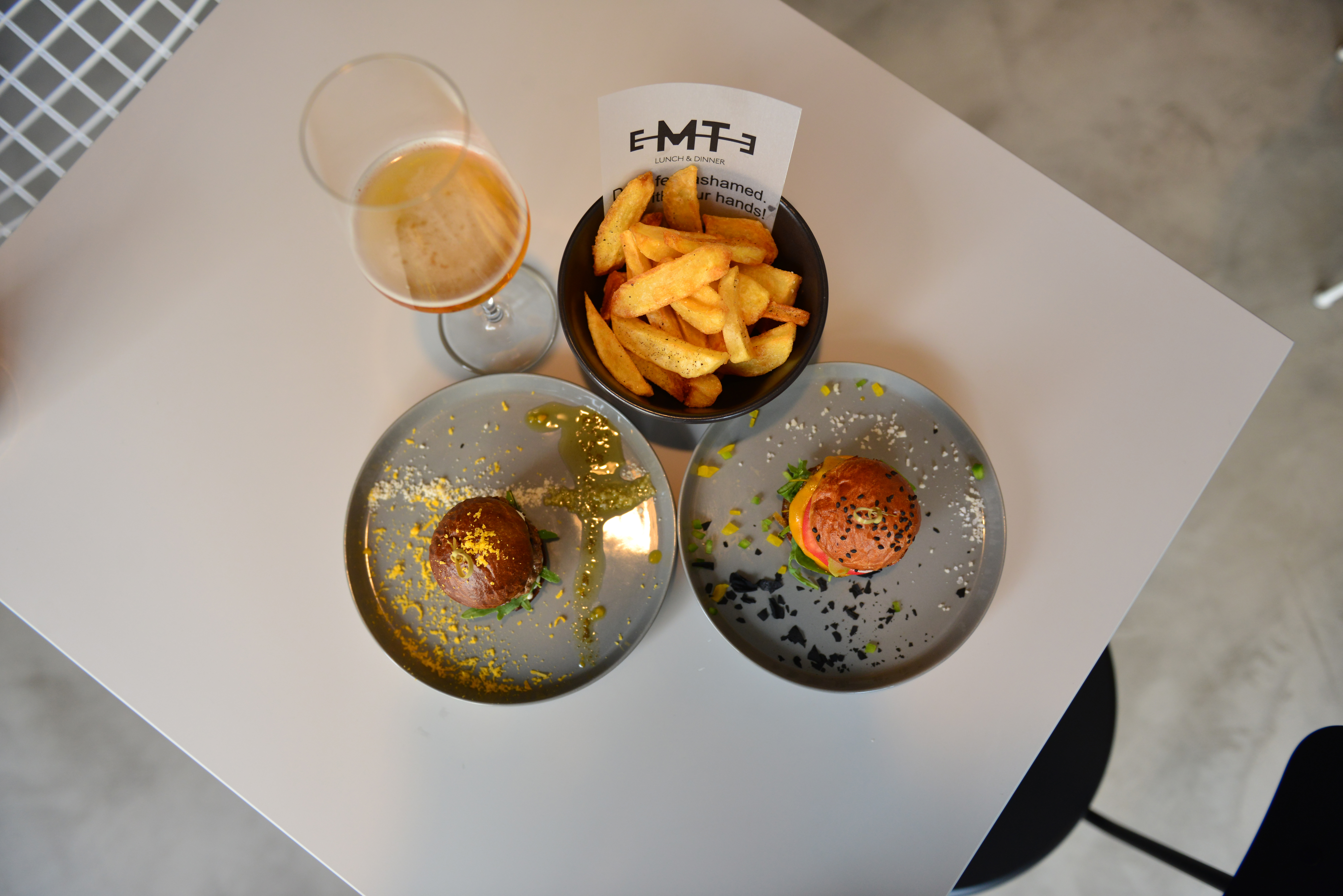 Mancare EMTE Burger & Street Food Gourmet, Gabriela Simion