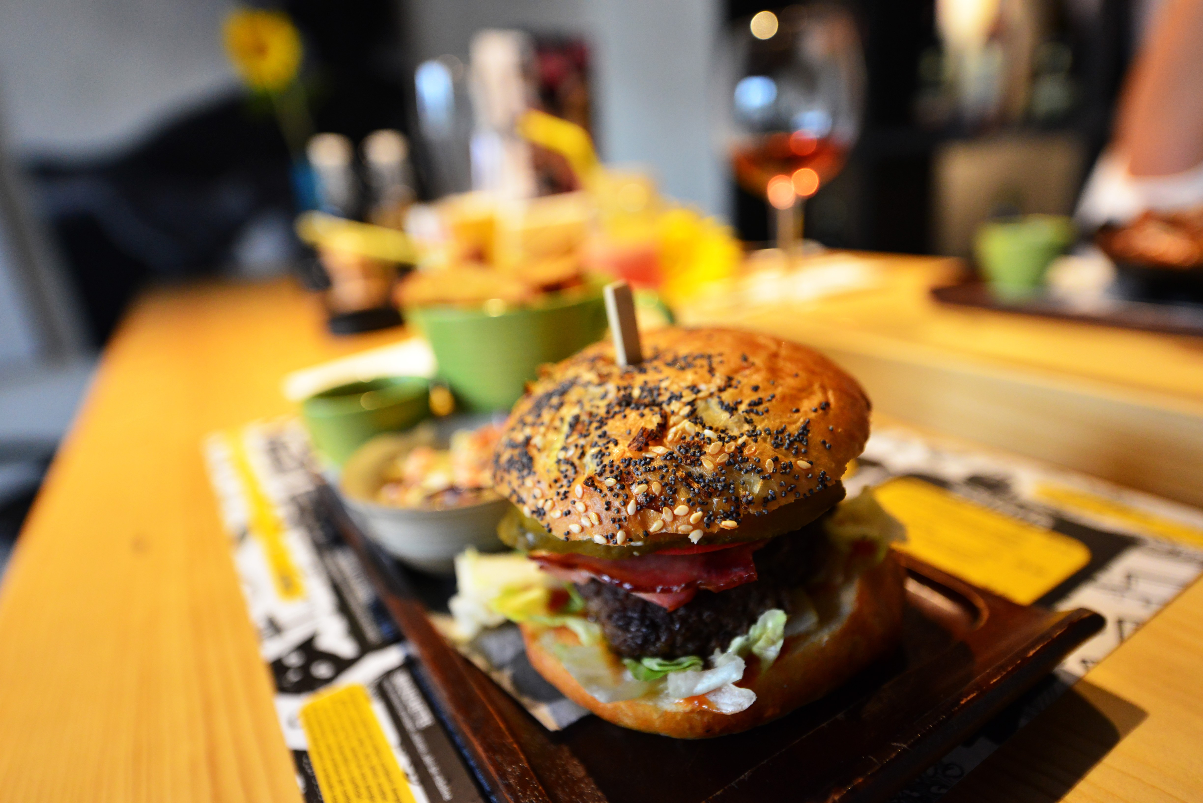 Burger d20 Urban Bistro, Gabriela Simion