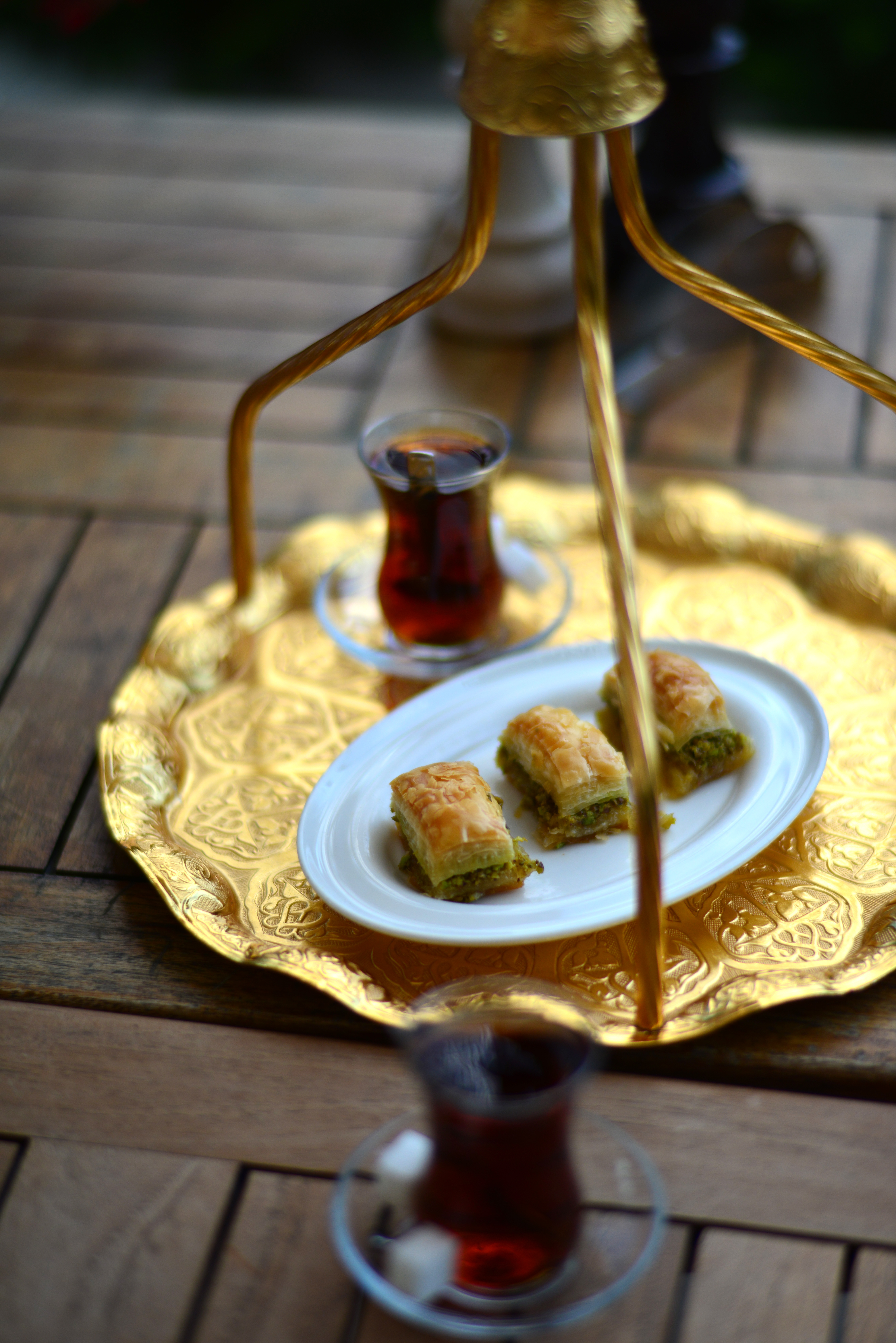 Review Divan Barbu Vacarescu, Gabriela Simion, Ceai Turcesc Autentic si Baclavale