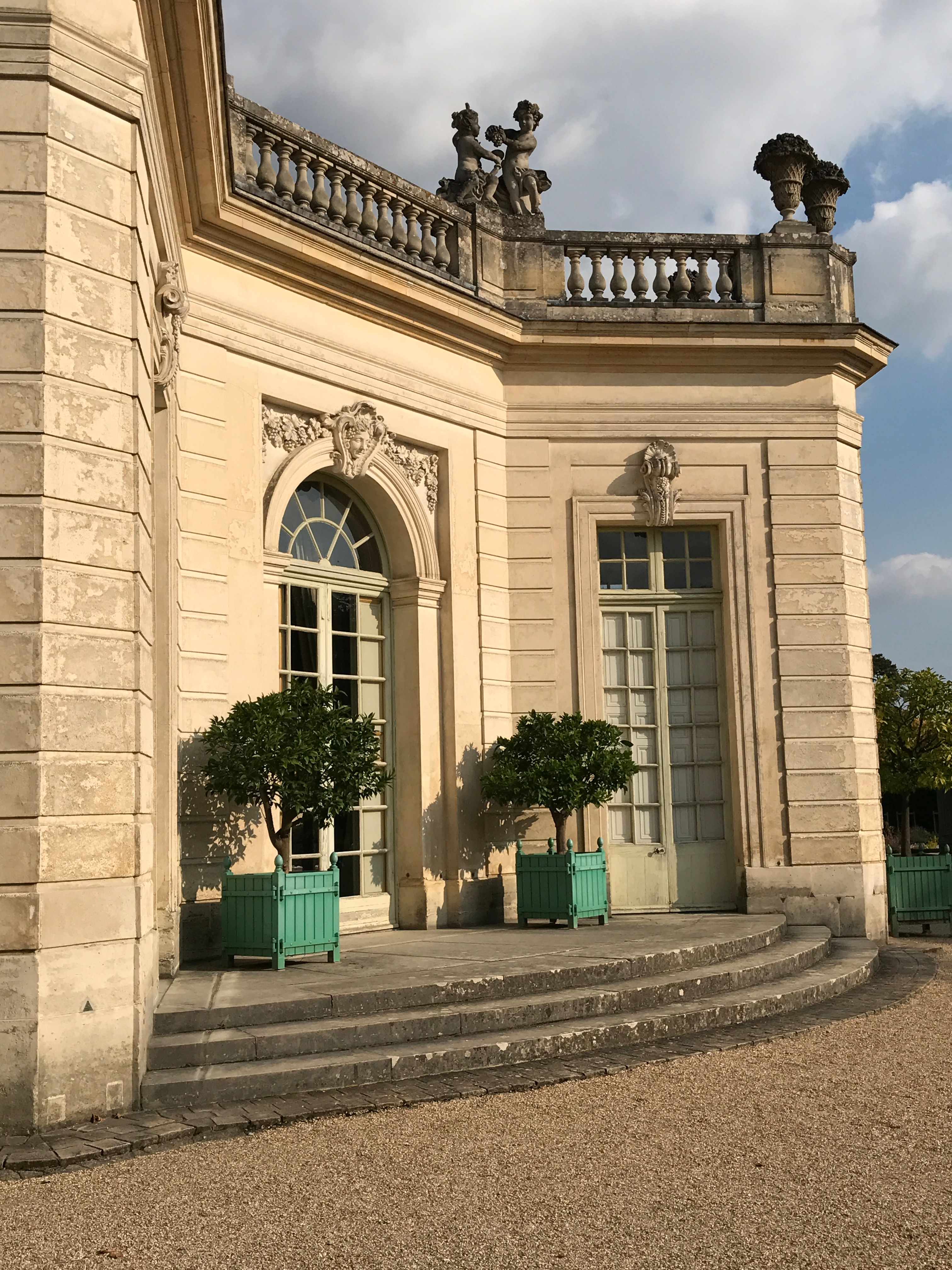 Exterior Gabriela Simion, Palatul Versailles